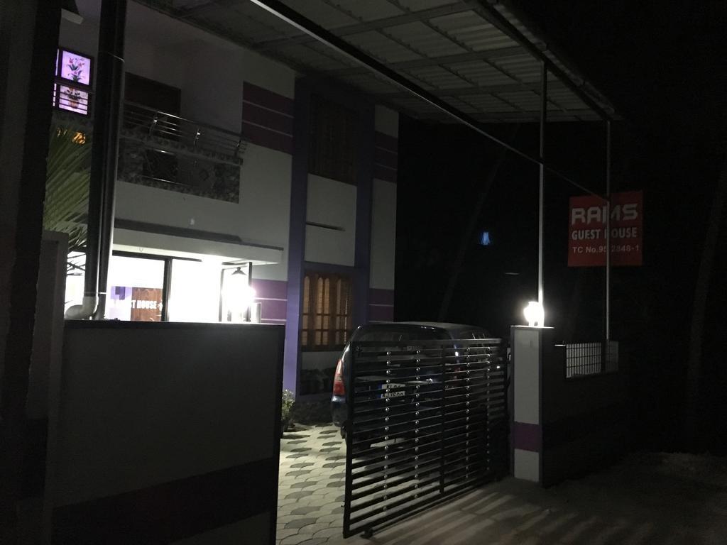 Rams Guest House Near Lulu Mall 特里凡得琅 外观 照片